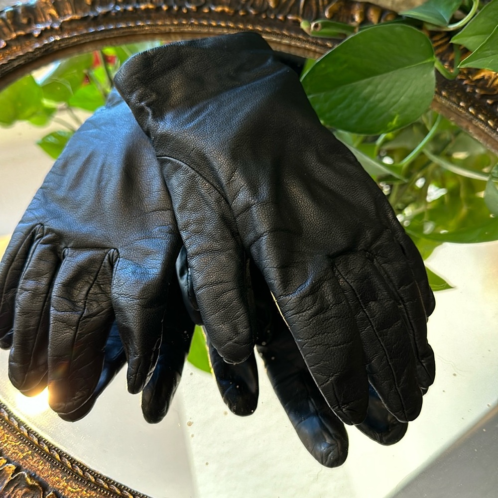 Vintage leather Gloves fownes 6 1/2 cashmere lining black